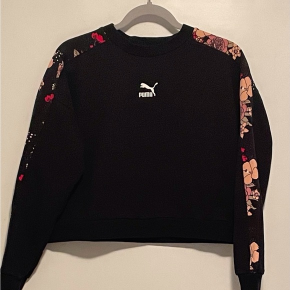 Puma Tops - Puma Cropped Sweatshirt Flowered Detailed sleeve. Sz.XL Runs Small